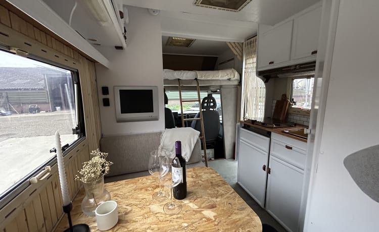 Last minute (-20%): Nice and complete camper for rent!