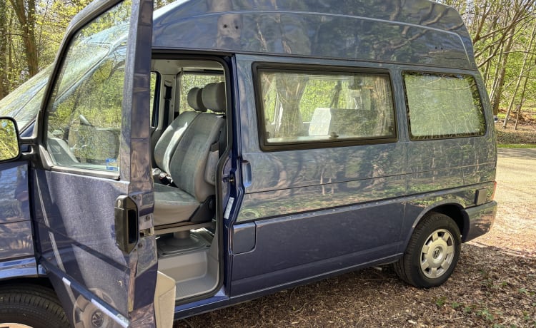 Ollie – 2p Volkswagen bus uit 1998 met airco 