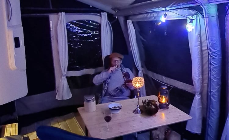 Exultare – Relaxed op stap met deze complete 4p camper.  Wel >3j C1 rijbewijs