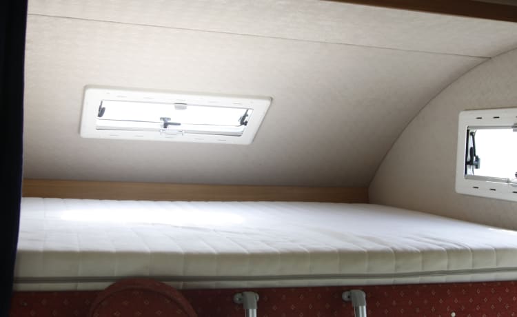 Spacious family camper Rimor NG8