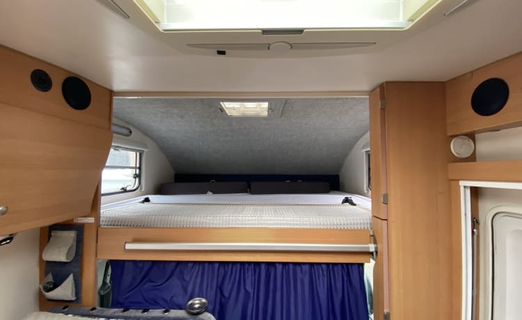 Bertie – compacte Knaus camper, 4 slaapplaatsen