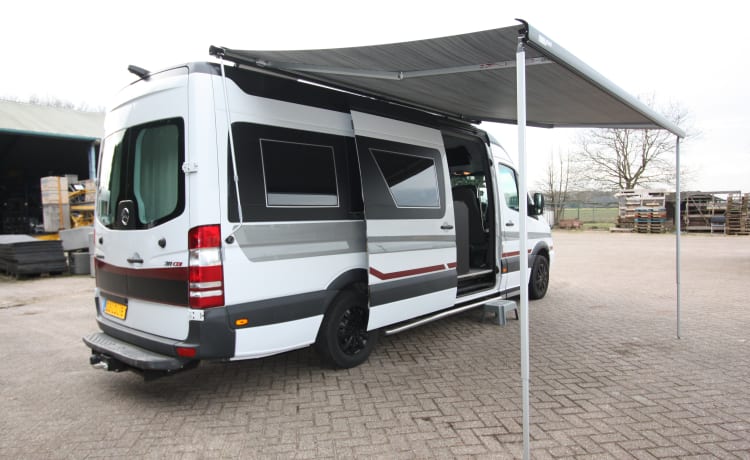 Superruime luxe MB Sprinter Buscamper 2010 mit XXL Widebed (2p)