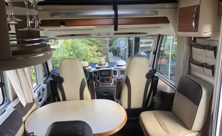 LUXE CAMPER – 4p Hymer intégré à partir de 2010