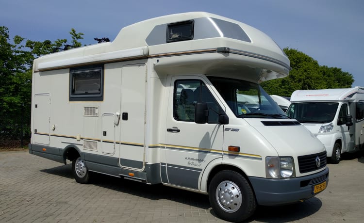 Volkswagen LT Karmann, 6 sleeping and 6 seats.