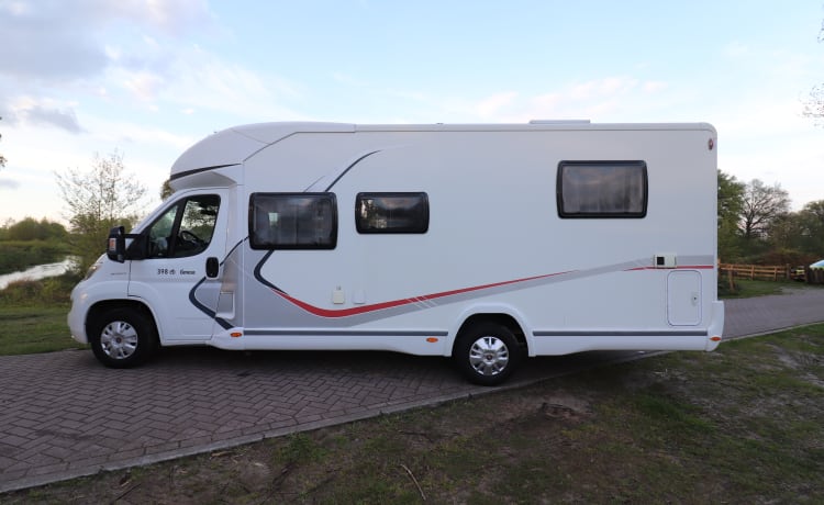 4p Challenger Camper Hefbed - Airco - Cruisecontrol - Douche - Luifel