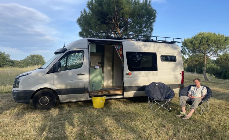 Marc Amper  – Crafter VW 2 lits. Belle conversion parfaite pour un couple