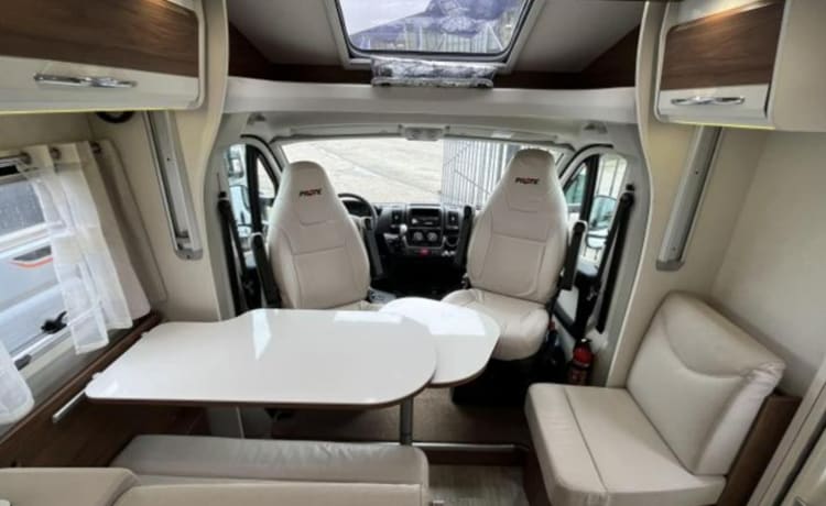 Bellissimo camper Pilote P706