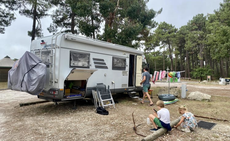 Camper2Go – 5p Hymer Integral del 1997, possibilmente con biciclette