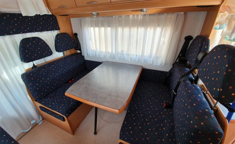 Bessie – Nice spacious alcove camper