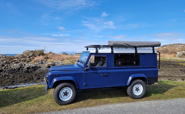 Blue Landy – 2-persoons Land Rover campervan uit 1992