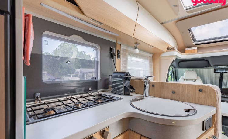 De luxe camper – 2 pers. Hymer Whiteline B600 con aria condizionata semi-integrata del 2020