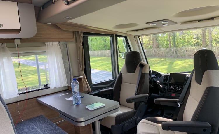 Cara core 700MEG – Luxury integral mobile home for rent Weinsberg