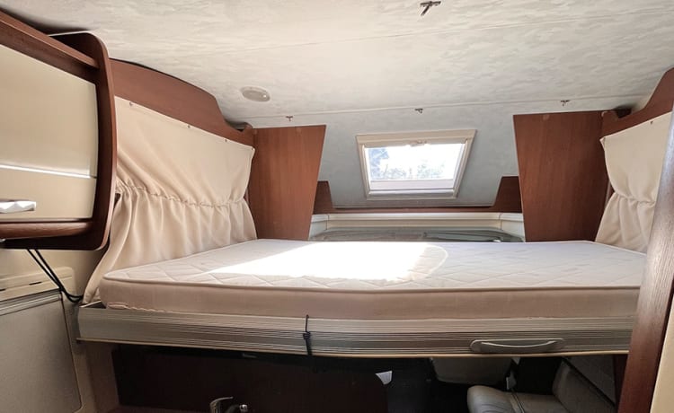 4p Luxe & ruime halfintegraal camper uit 2014