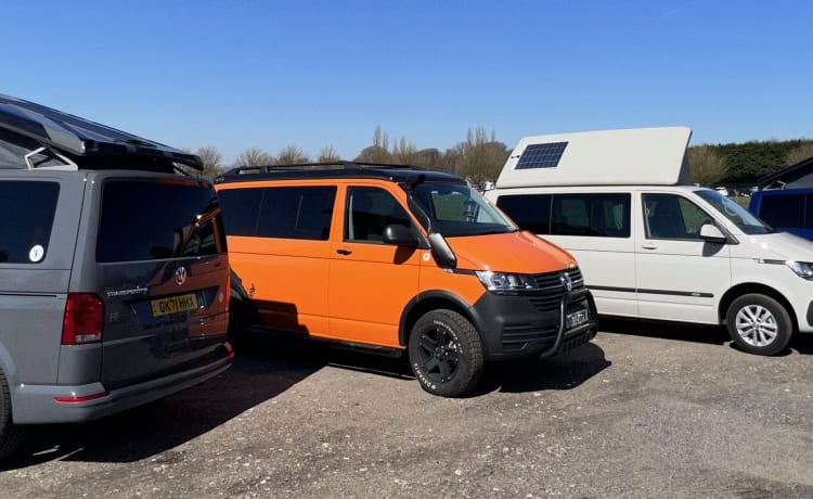 (VW004) 2023 VW T6 'Rebellion' Camper Van - geschikt voor 2 volwassenen plus 2 kinderen