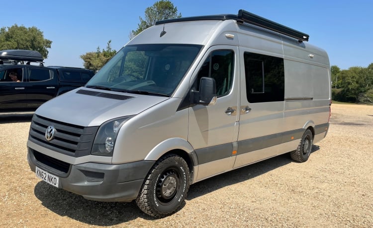 Finley – 'Finley' Luxuriöser VW Crafter Expedition Campervan Aufstelldach für 4 Personen