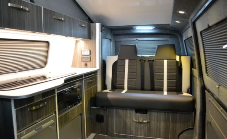 Camper di lusso VW T5 Sportline con pannello solare da 160 W.