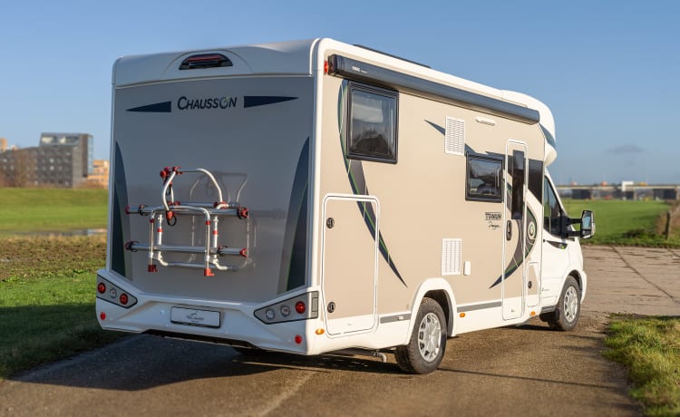 Chausson-1 – Prachtige royale camper met automaat en fantastische indeling