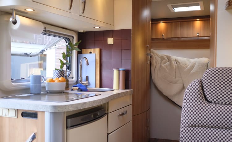 Mid Campery – Mid Campery 4p Hymer integrated uit 2010 