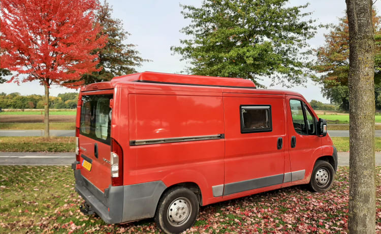 TheRedBoxCamper – 2p Peugeot campervan uit 2012