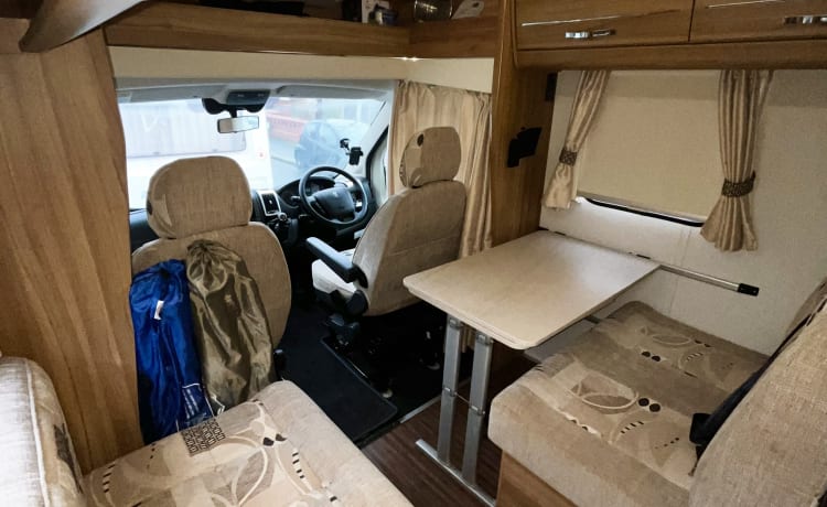 Querida  – 4 Birth Peugeot Boxer Motorhome 