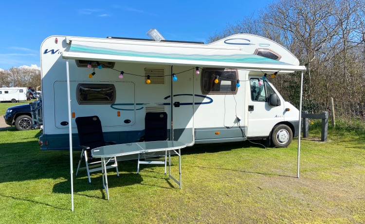 6p Camping-car familial spacieux | Lit superposé, climatisation, panneaux solaires, garage