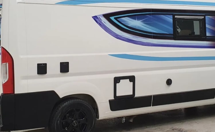 RENTACAMPA  – CAMPER 2 POSTI LETTO COMPLETAMENTE AUTO CONTENUTI CON WC E DOCCIA