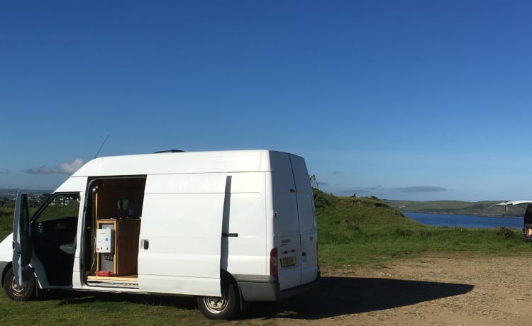 Moona – Off-Grid Surf Van