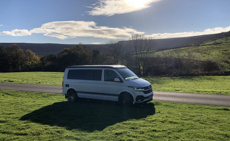 Paddy – 4 berth Volkswagen campervan from 2021