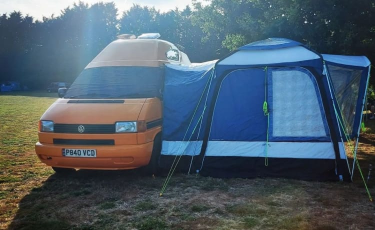 Cynthia – Cynthia, unser unverschämt orangefarbener VW-Camper