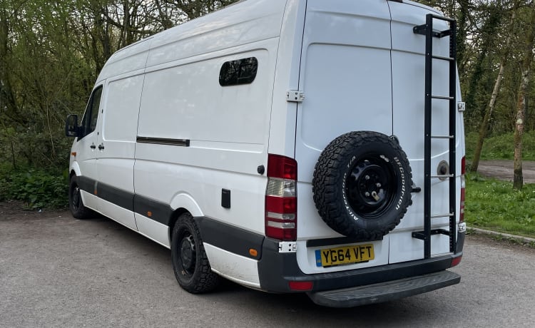 Neville – Off-grid Mercedes Sprinter Conversie