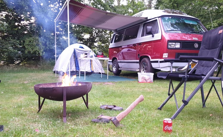 Originaler Retro Volkswagen T3 Dehler mit kompletter Campingausstattung.