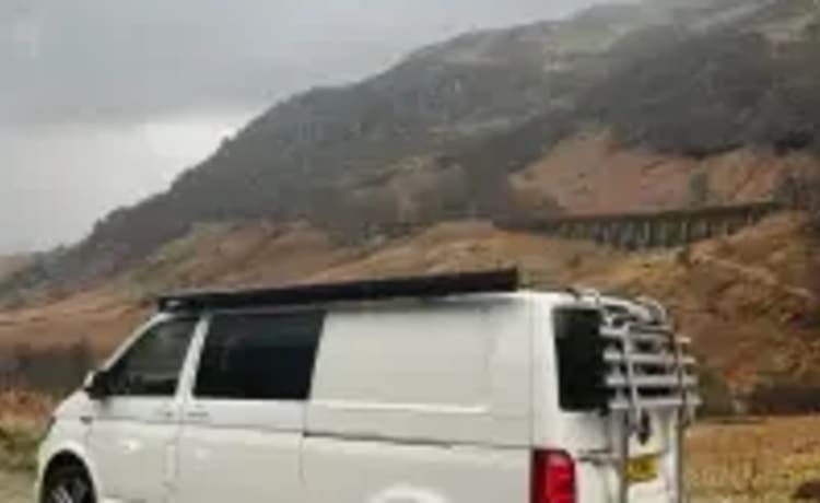 Sunny Scotland Campers  – Volkswagen transporter, sleeps 2 and pet friendly