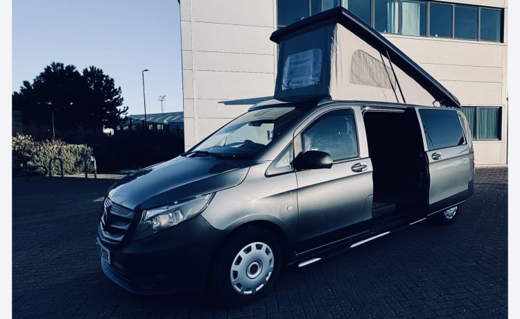 Victor  – Camper Mercedes-Benz passo extra lungo con 4 posti letto 