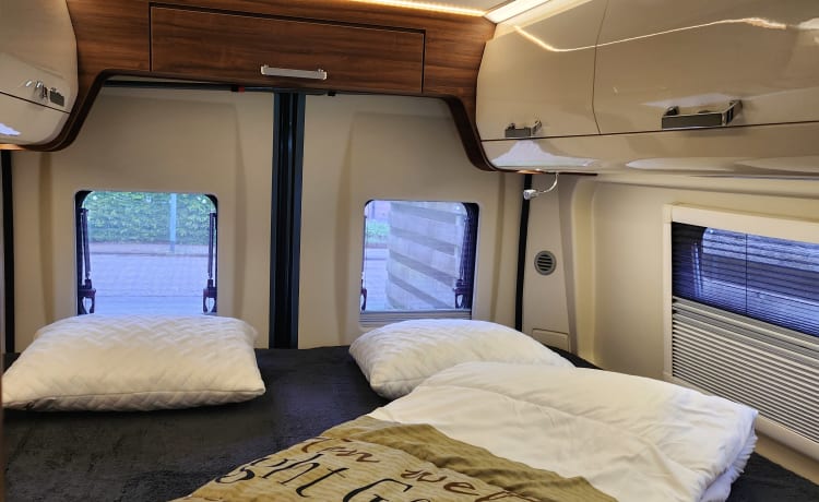 vakantiehuisje op 4 wielen – 2p Karmann bus, with air conditioning in living area