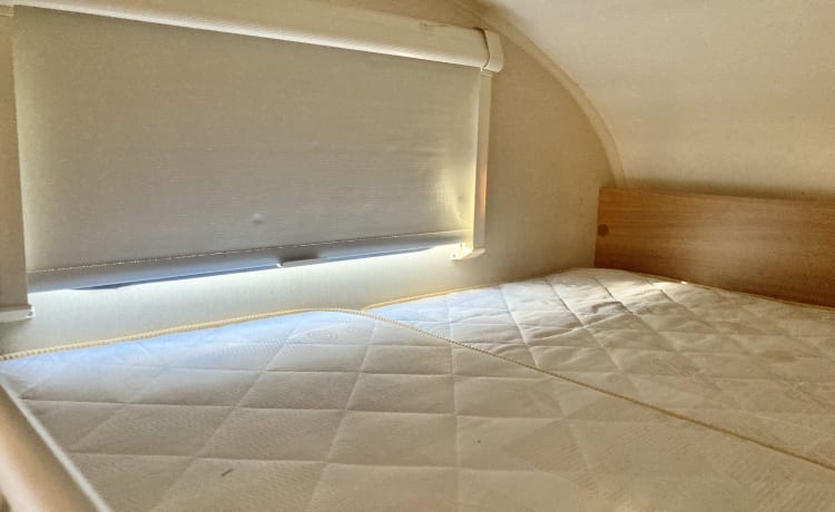 Maisie – Beau camping-car avec tout ce dont vous avez besoin.