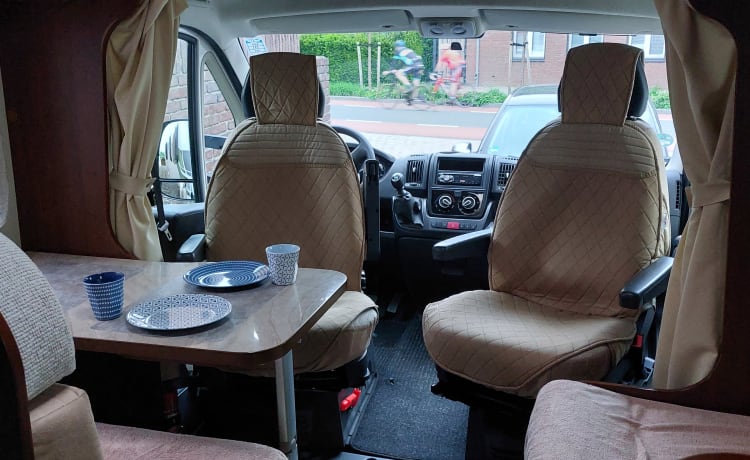 ci elliot 85p – Camper met 2 enkel Bedden en Airco op de motor en kilometer vrij