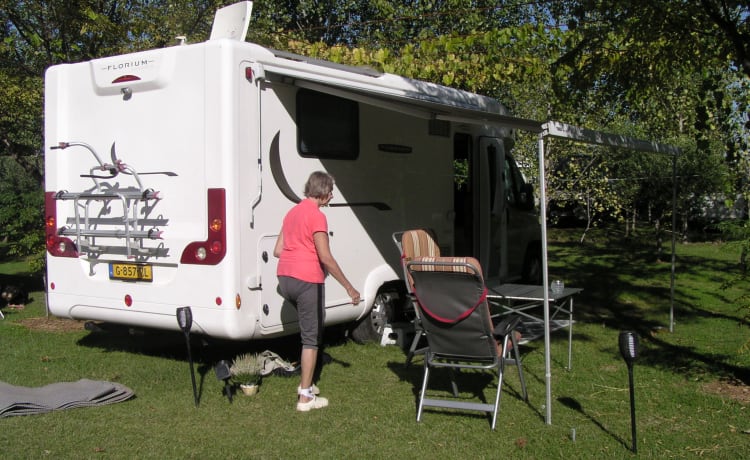 Fleurette Florium – Spacieux 4p Fleurette Semi-Integral de 2013 sur base d'un Fiat Ducato.