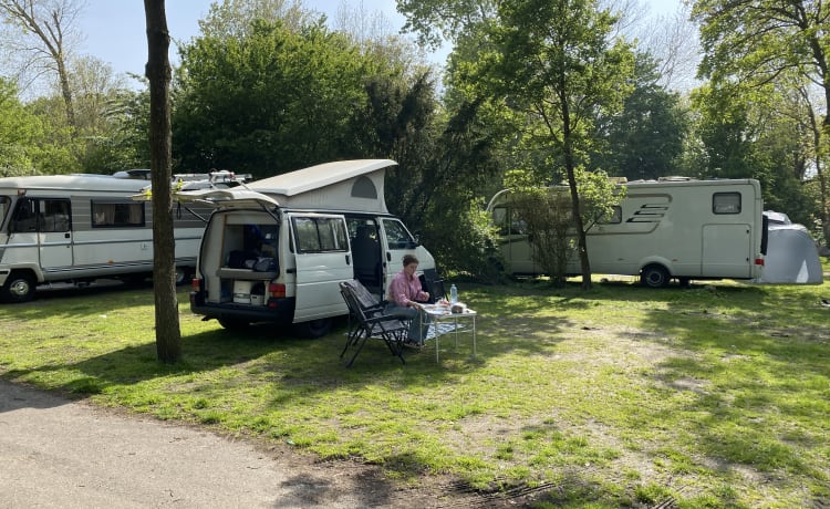 Wundervoller California VW Camper T4, 4 Personen mit Klimaanlage, Toilette und Heißluftfritteuse