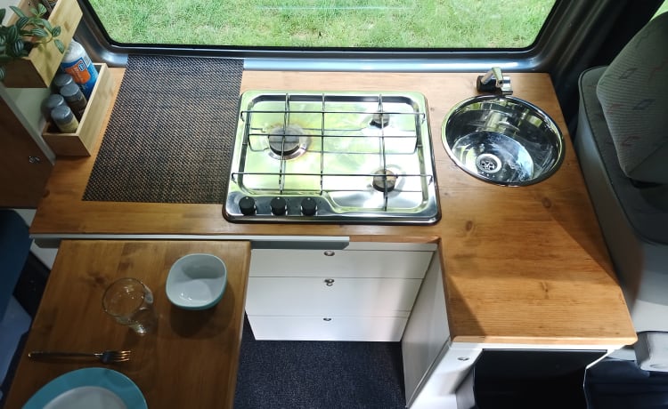 "No-rush bus" , geen haast wel genieten! –  Camper completo autobus Volkswagen T4 🤩