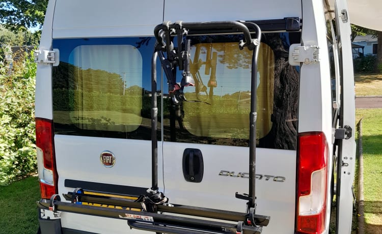 2-4  pers. Fiat Ducato buscamper uit 2014