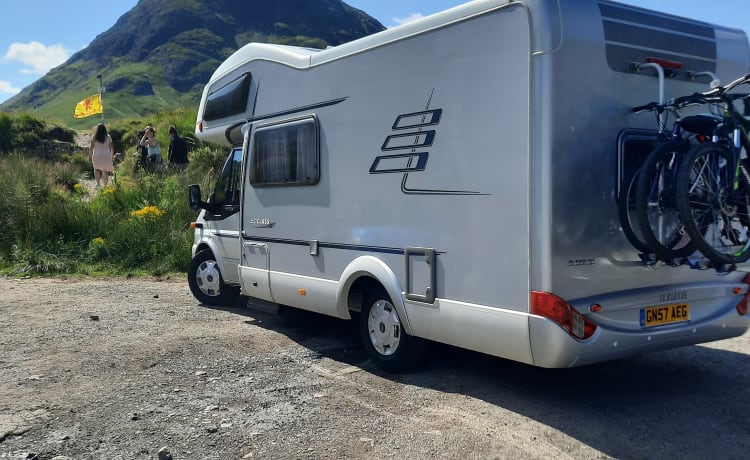 Family 6 berth Hymer alcove from 2007