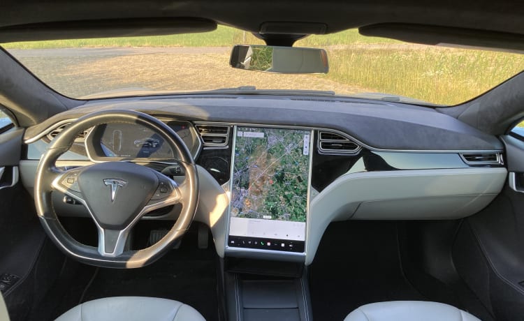 Markus – Free charging throughout Europe with this Tesla Model S D85 from 2015