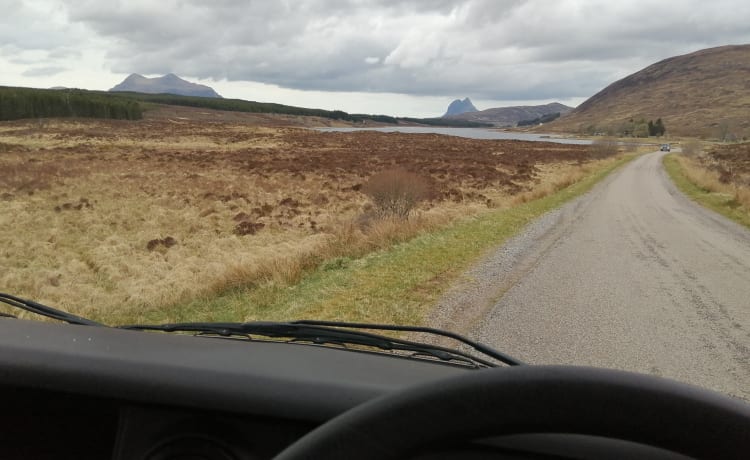 Highland Hamish – 2 berth Renault LWB High roof van 