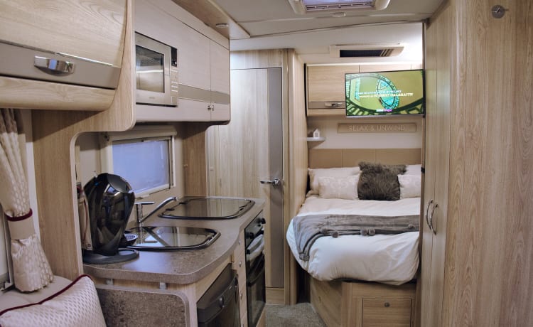 Pearl –  Essex based,4 berth luxury for your Summer/Autumn break.Insurance included