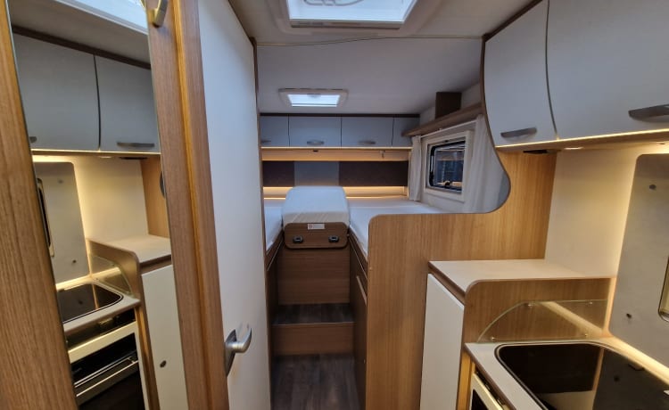 Carado T338 - Ruime en luxe 4 persoons camper