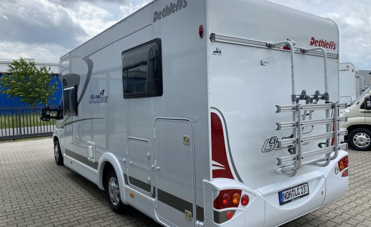 Ruudje – Super mooie familie camper lengte bedden en hef bed 