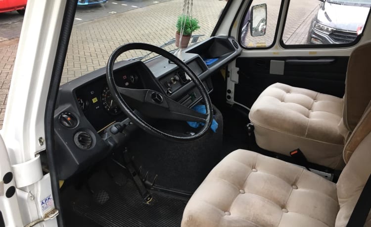 Dolly – Luxe retro '87 Mercedes op  LPG/benzine