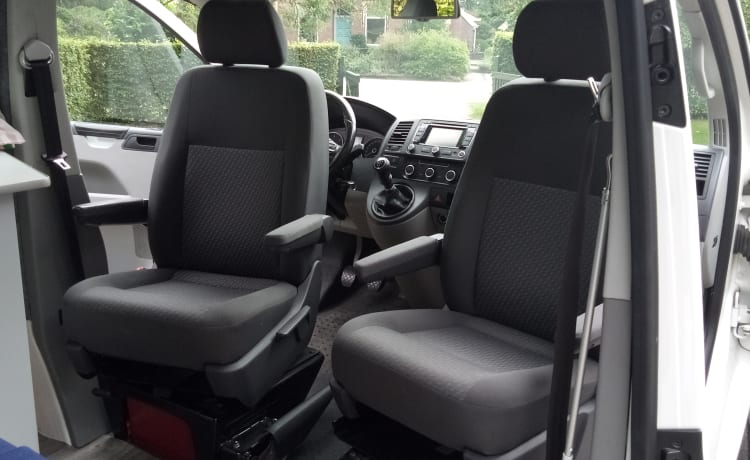 Compacte buscamper met rondzit Volkswagen VW T5 TDI