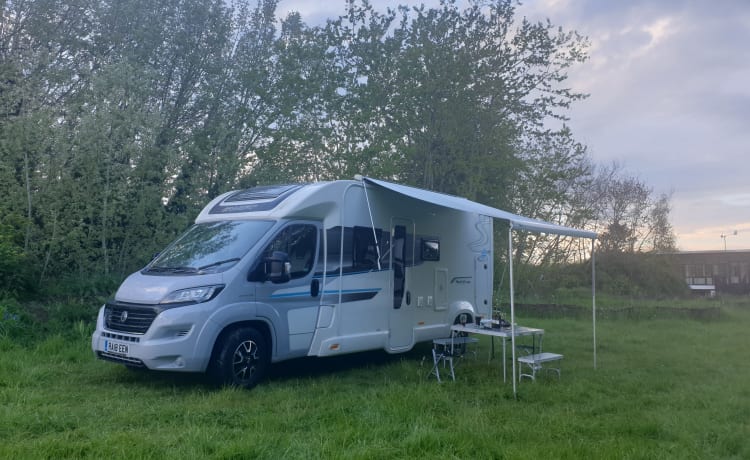 Wanderlust – 5 seatbelt / 6 berth Motorhome