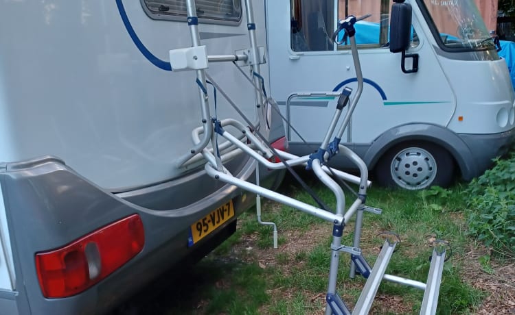 Hymer vast bed – Luxe intregaal Hymer B574